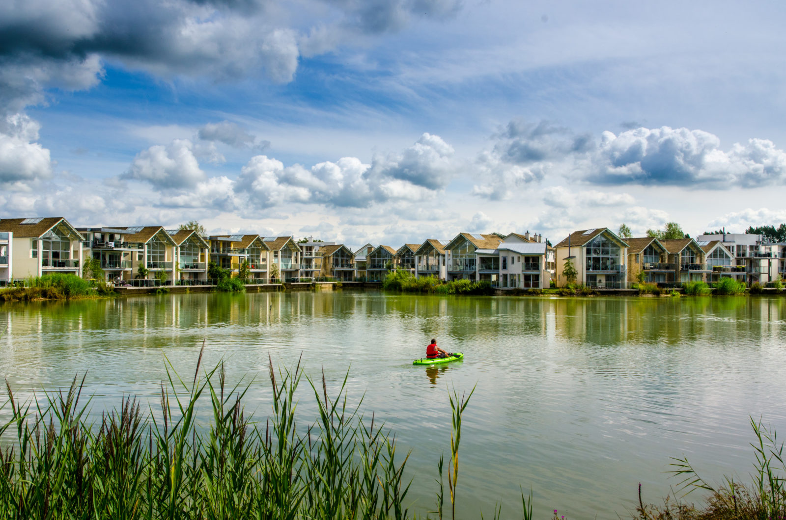 Kayaking in Cotswold Water Park